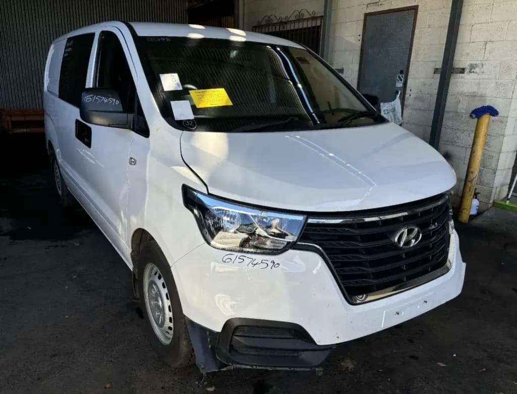 2021 HYUNDAI ILOAD DIESEL 2.5 AUTO