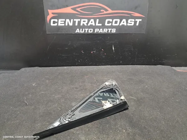 Left Front 1/4 Door Glass